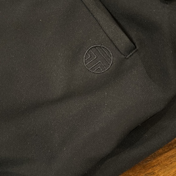 Tory Sport Tech Twill Golf Short in Navy Sz2 - Picture 6 of 14